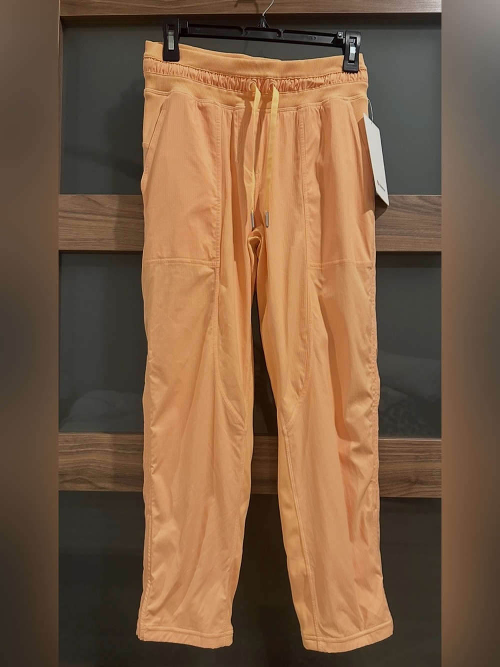 NWT Lululemon Dance Studio Crop SZ 4
